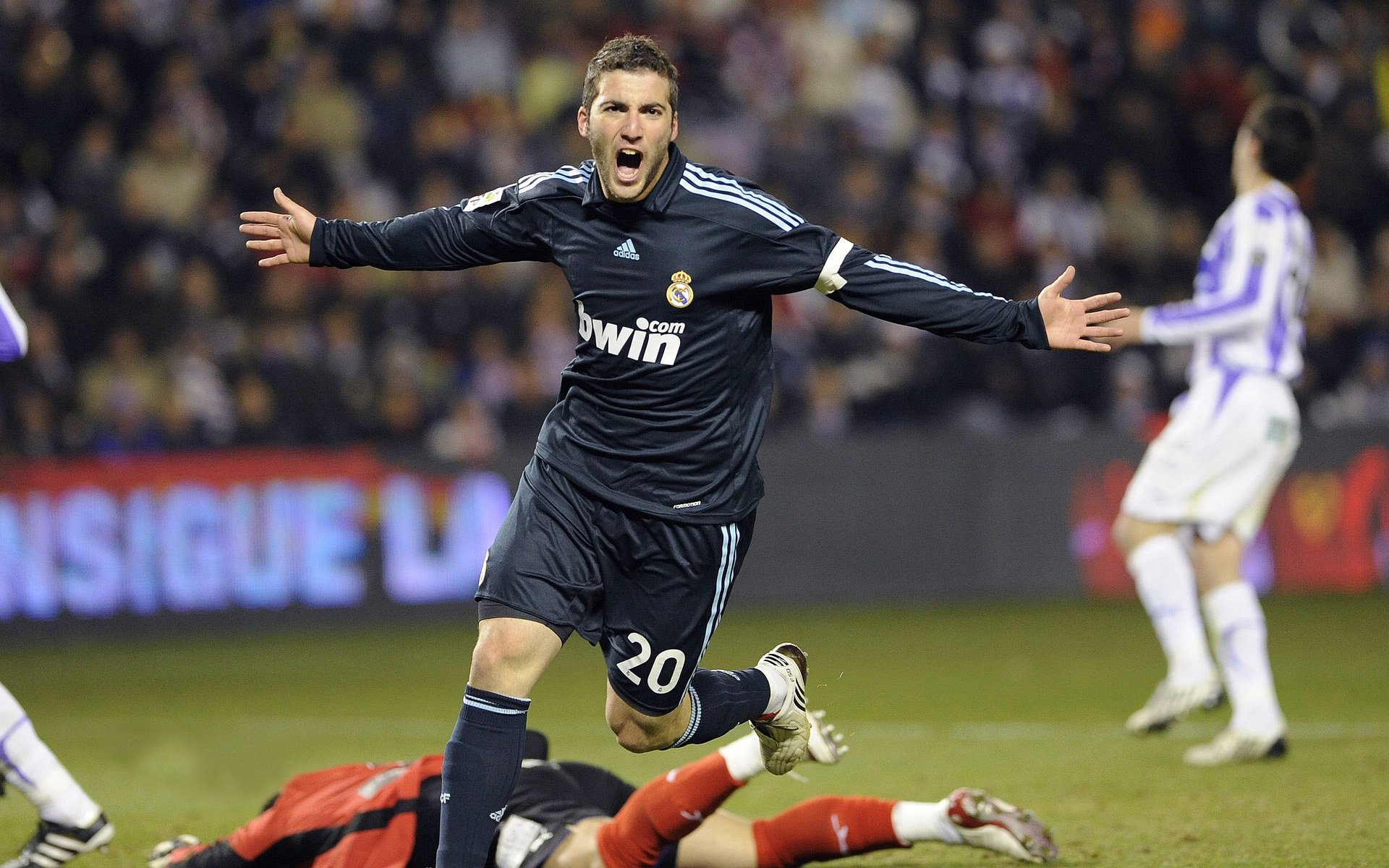 中国足球青少年足球文化活动丰富多彩，青少年足球现状